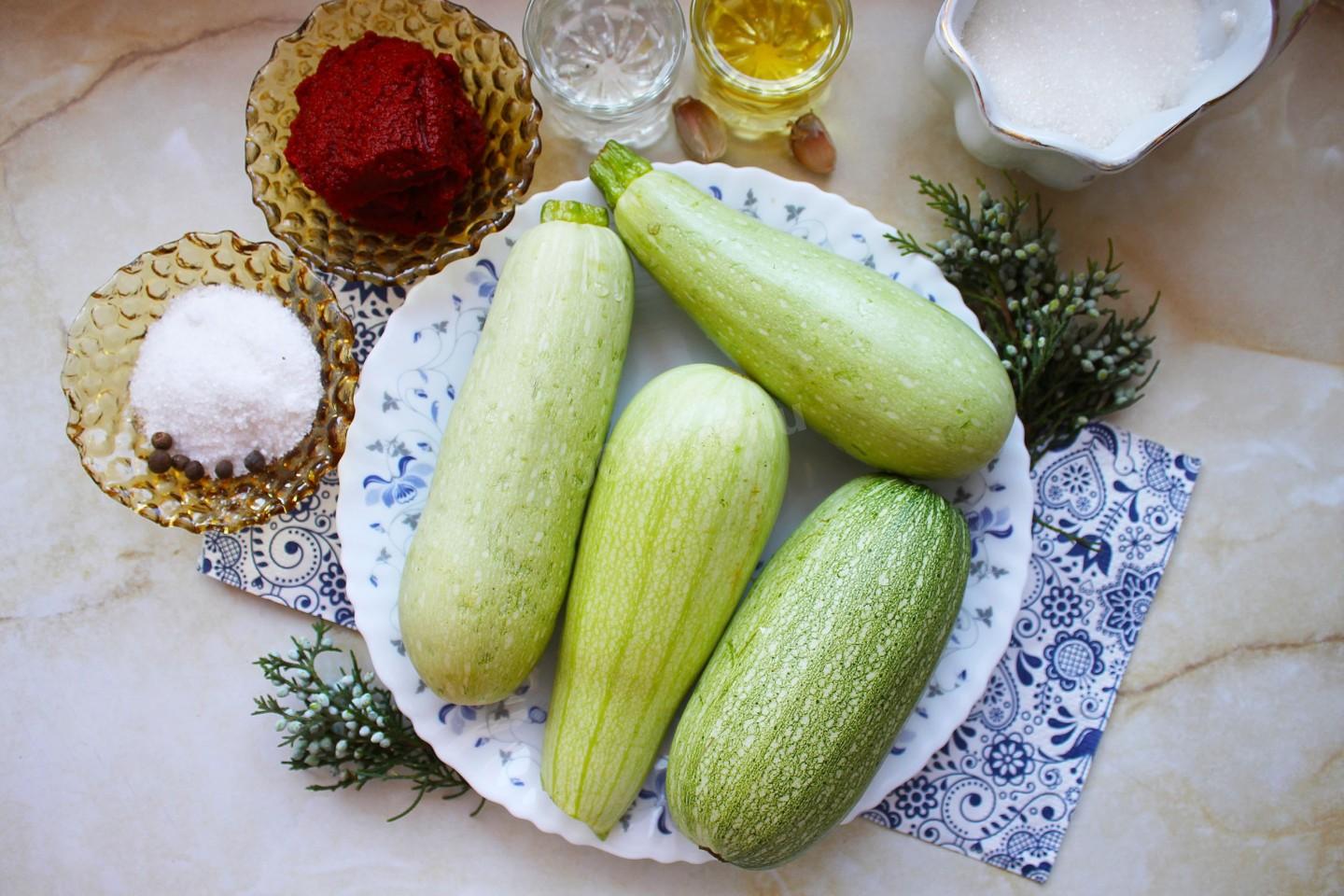 Шаг 1. Как сделать вкусные кабачки с томатной пастой на зиму?