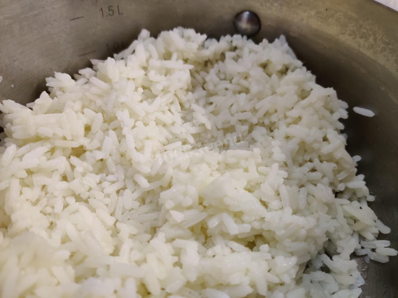 Шаг 7. Чем заправить готовый рис на гарнир?
