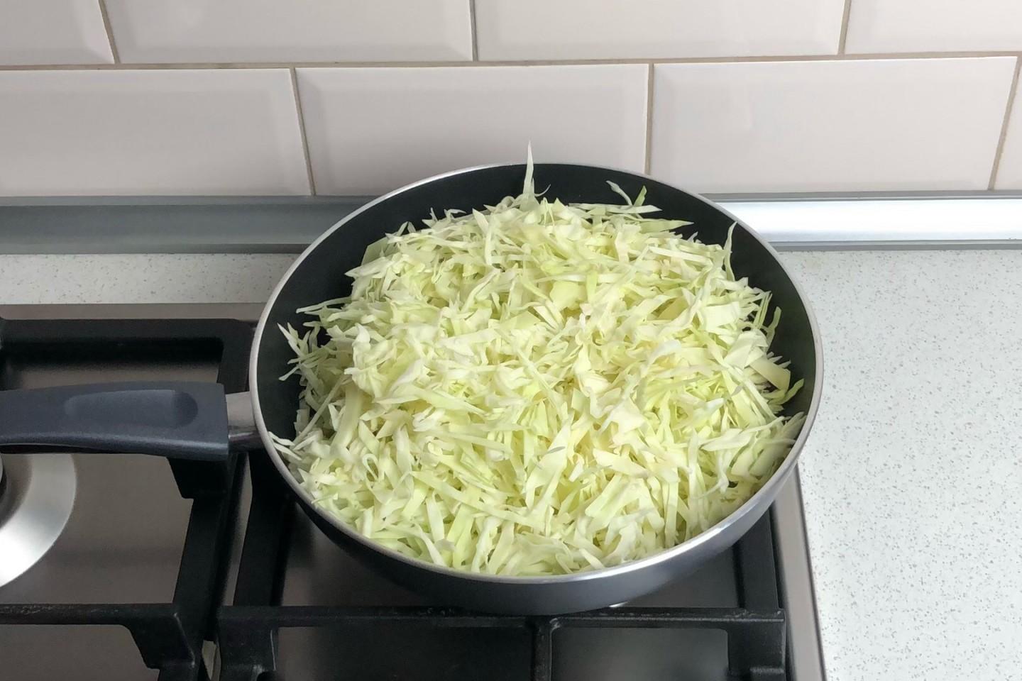 Шаг 5. Как обжарить капусту на сковороде?