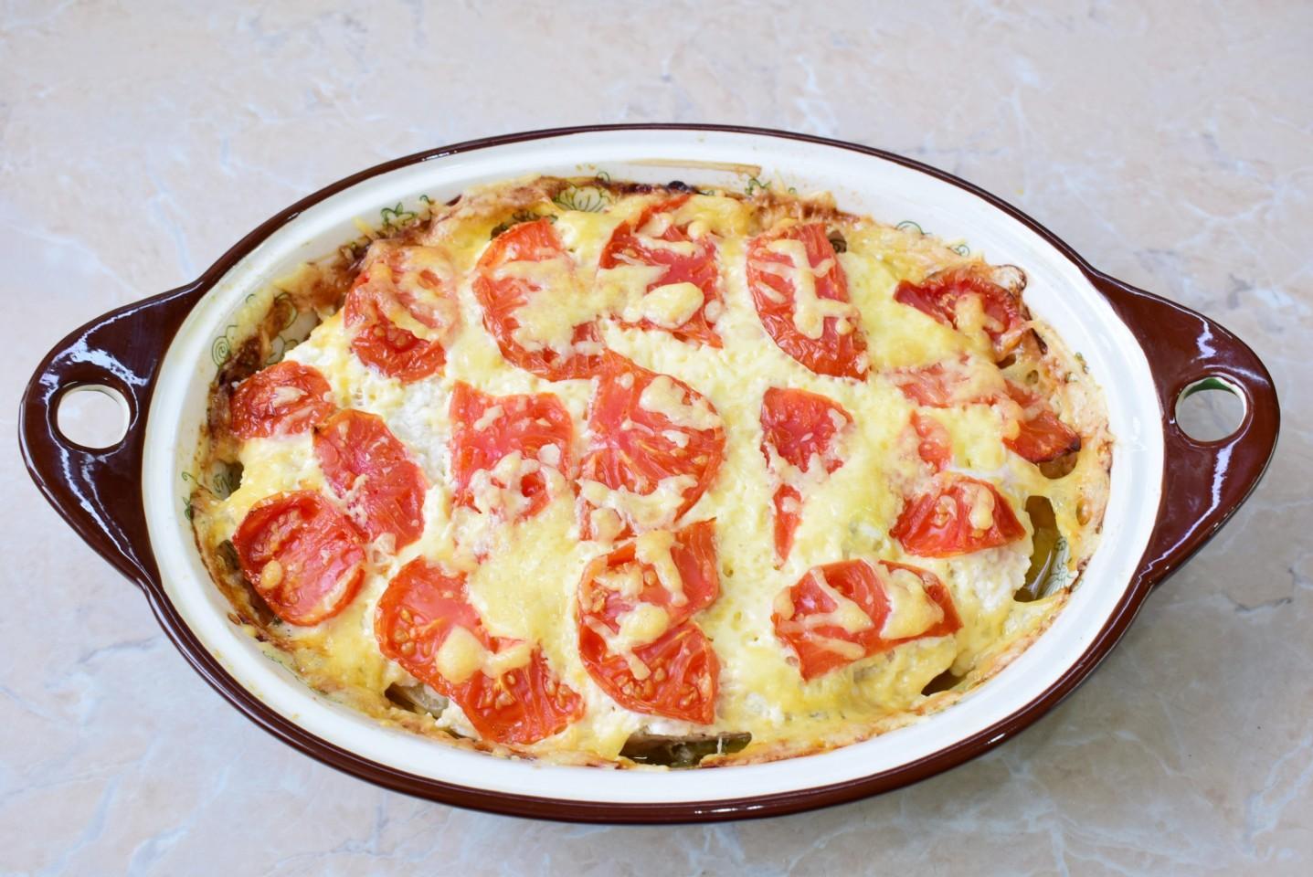 Шаг 8. Как подавать запеченную курицу с картошкой к столу?