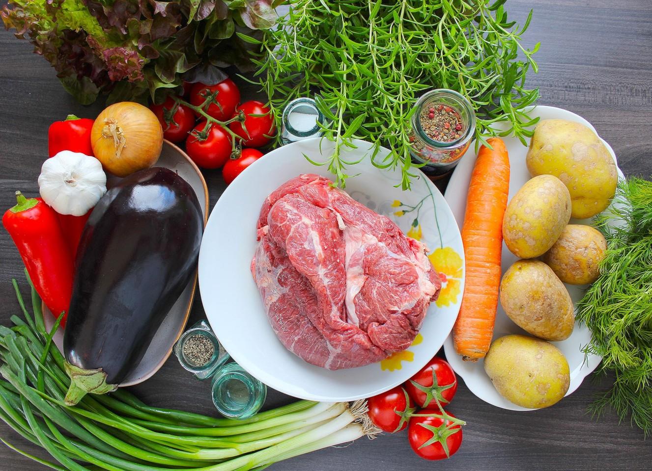 Шаг 1. Как просто сделать тушеное мясо с овощами в афганском казане на плите дома?