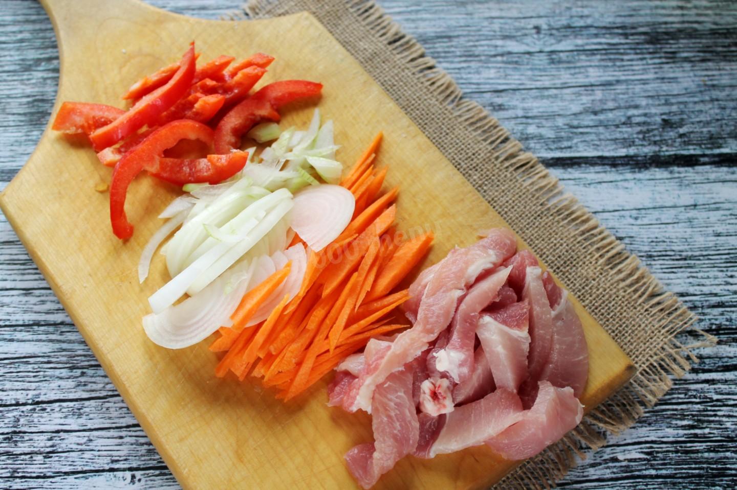 Шаг 2. Как нарезать овощи и мясо?