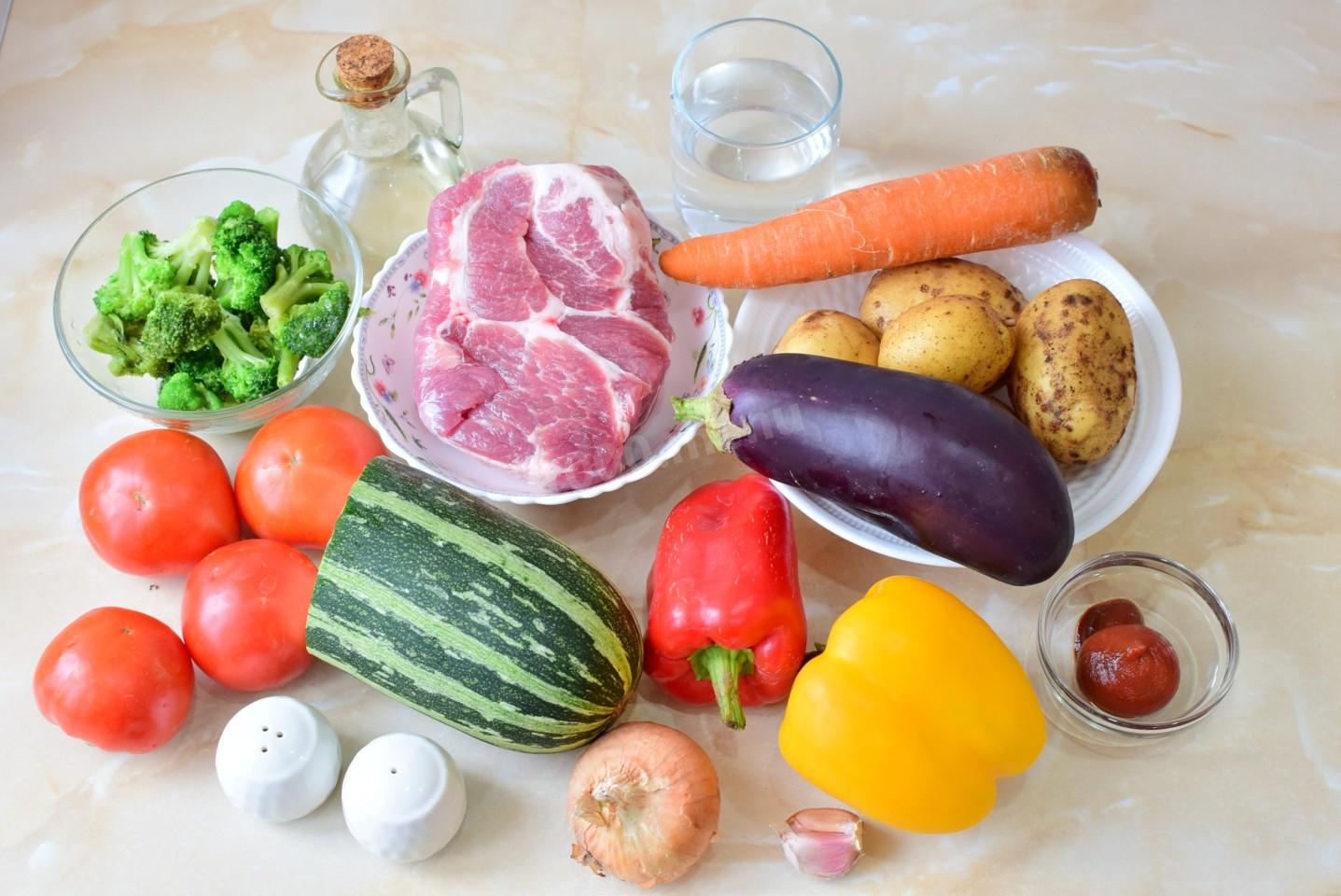 Шаг 1. Как сделать овощное рагу с мясом и картошкой на сковороде?