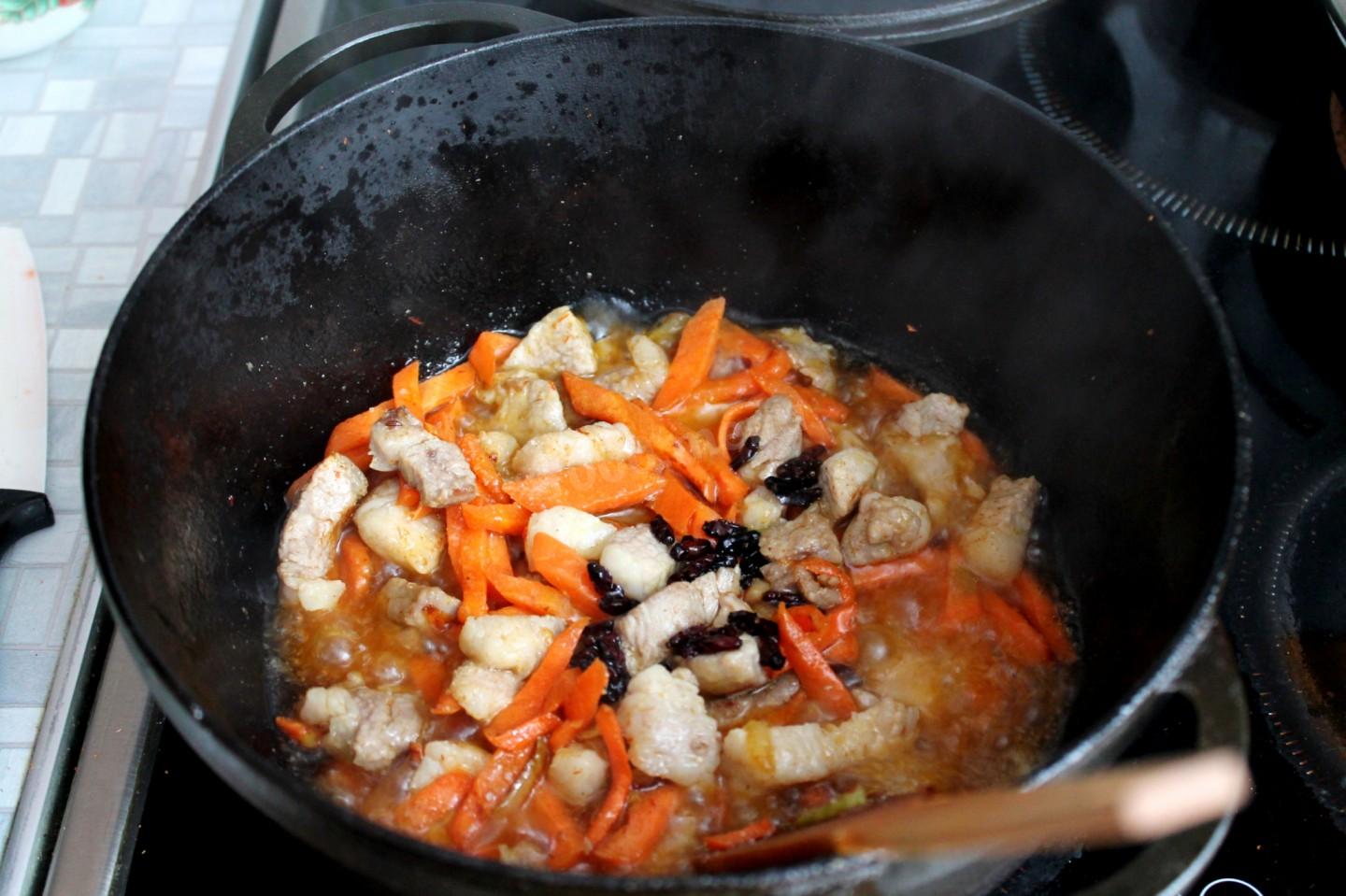 Шаг 6. Какие специи сделают плов особенно вкусным и ароматным?