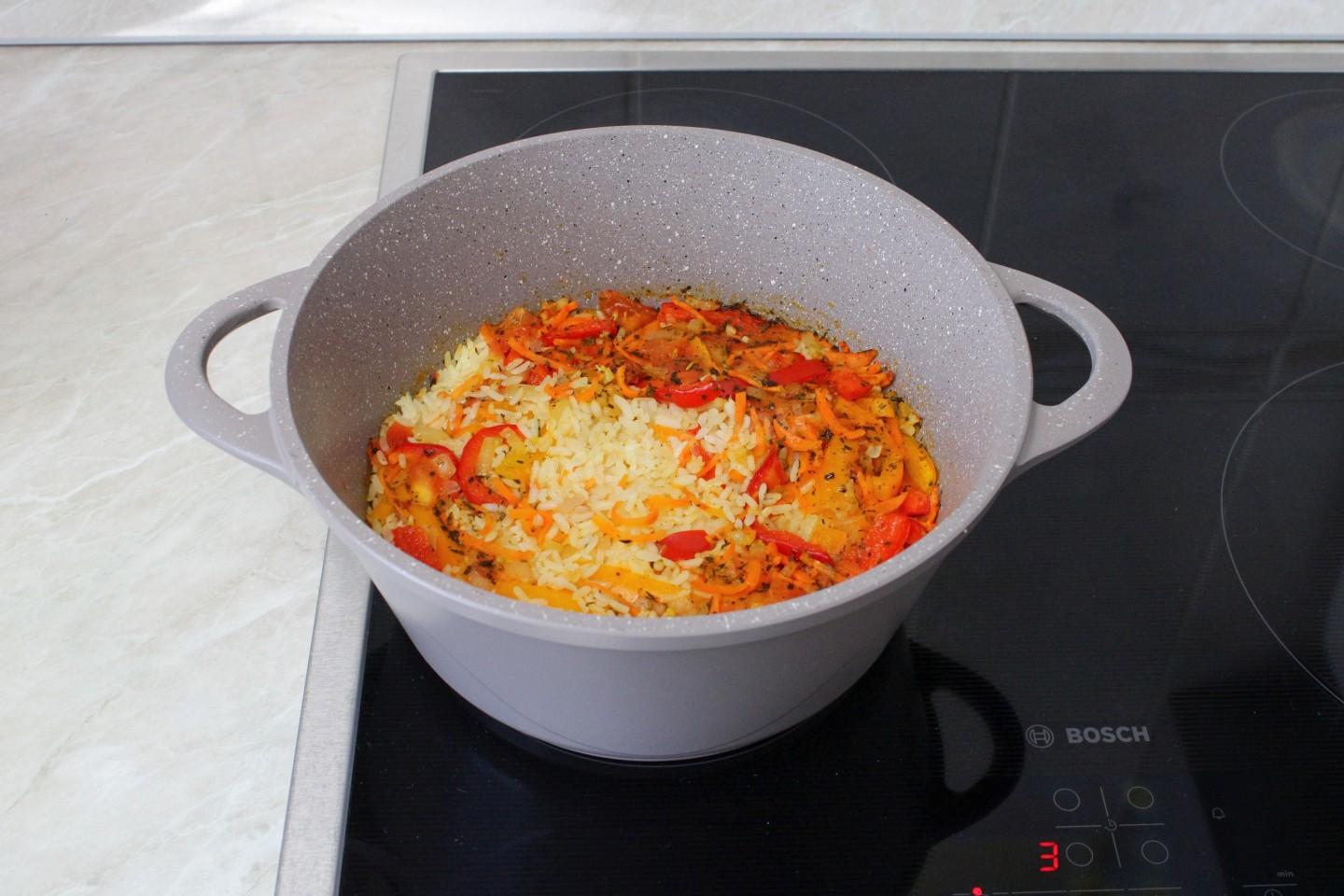 Шаг 7. Сколько готовить рис с овощами?