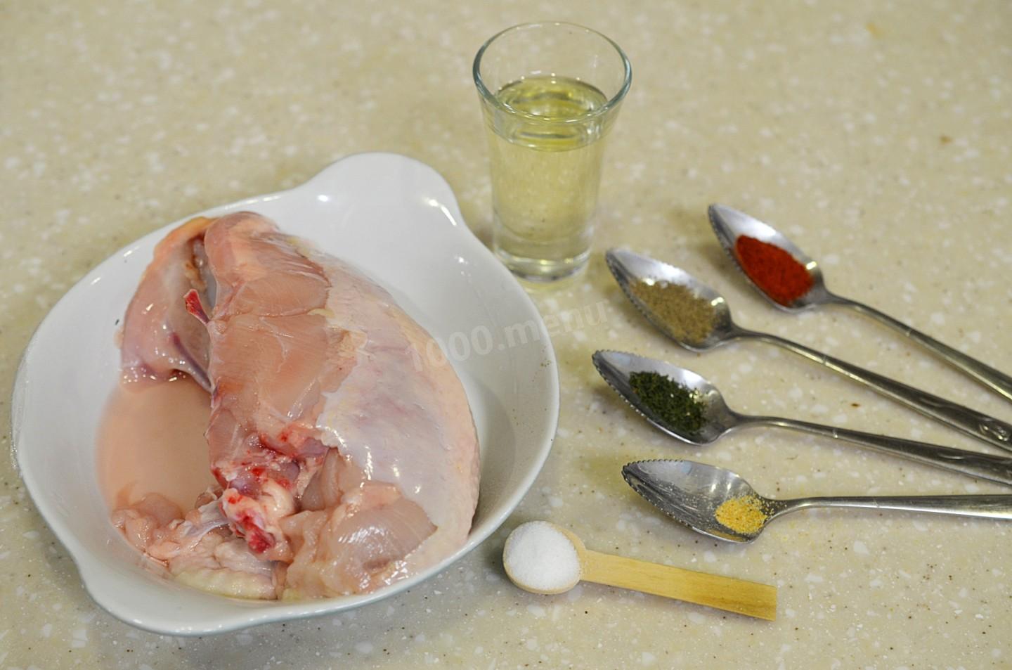 Шаг 1. Как пожарить сочные куриные грудки на сковороде?