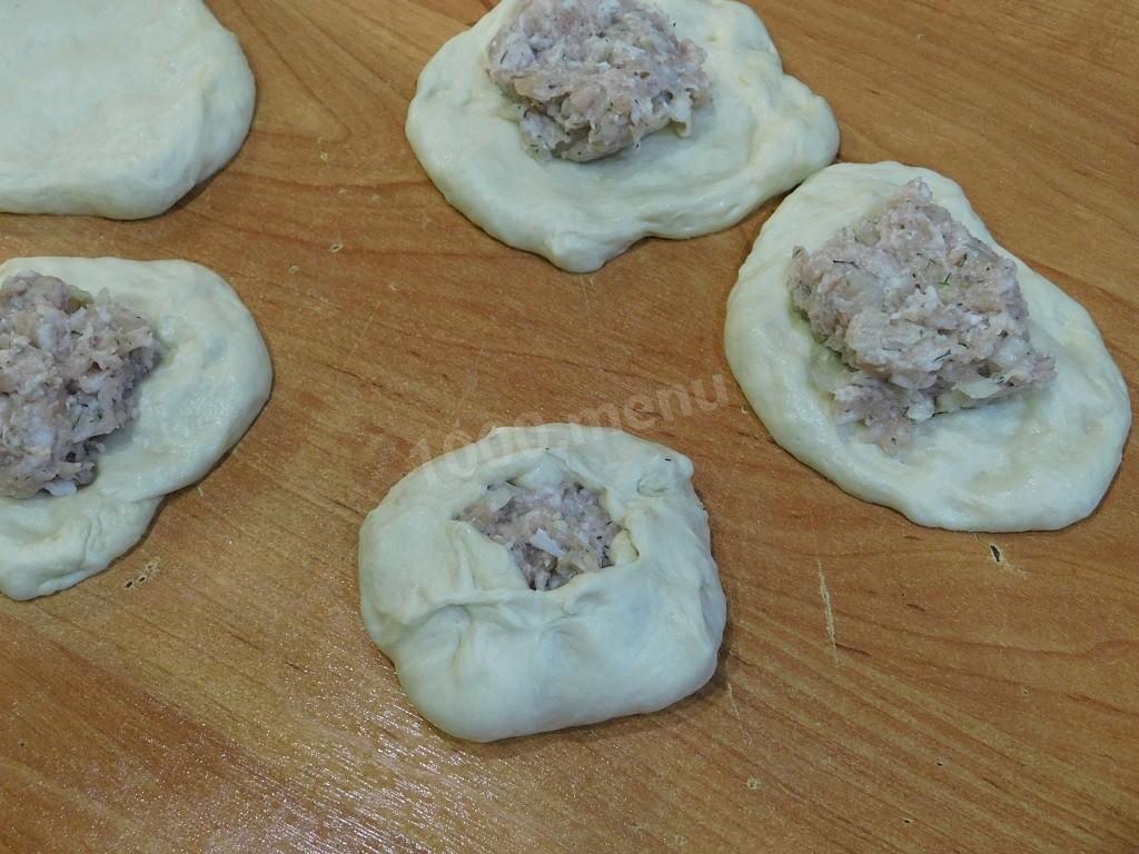 Шаг 6. Как слепить вкусные беляши с фаршем?