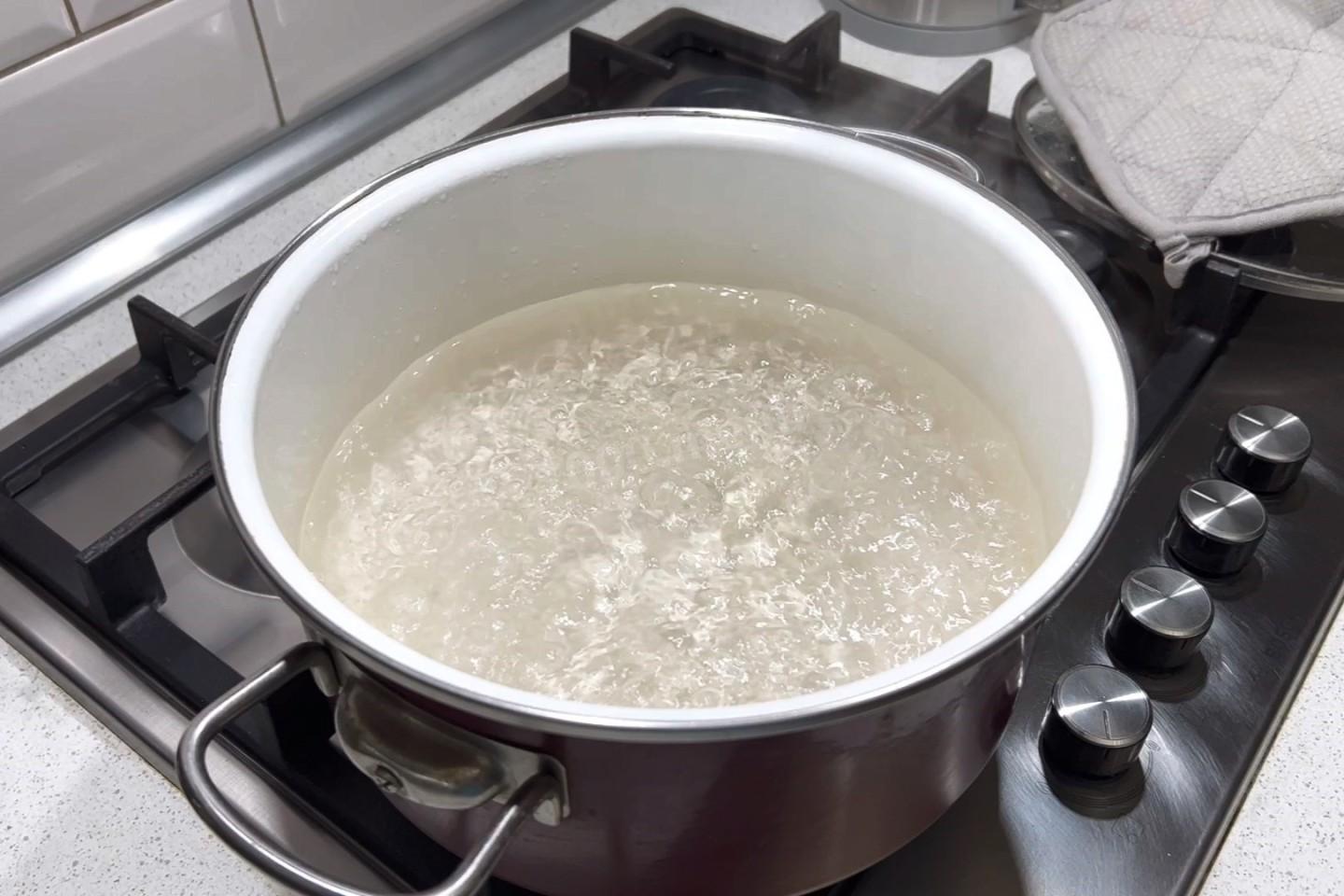 Шаг 2. Как подготовить воду для кваса?