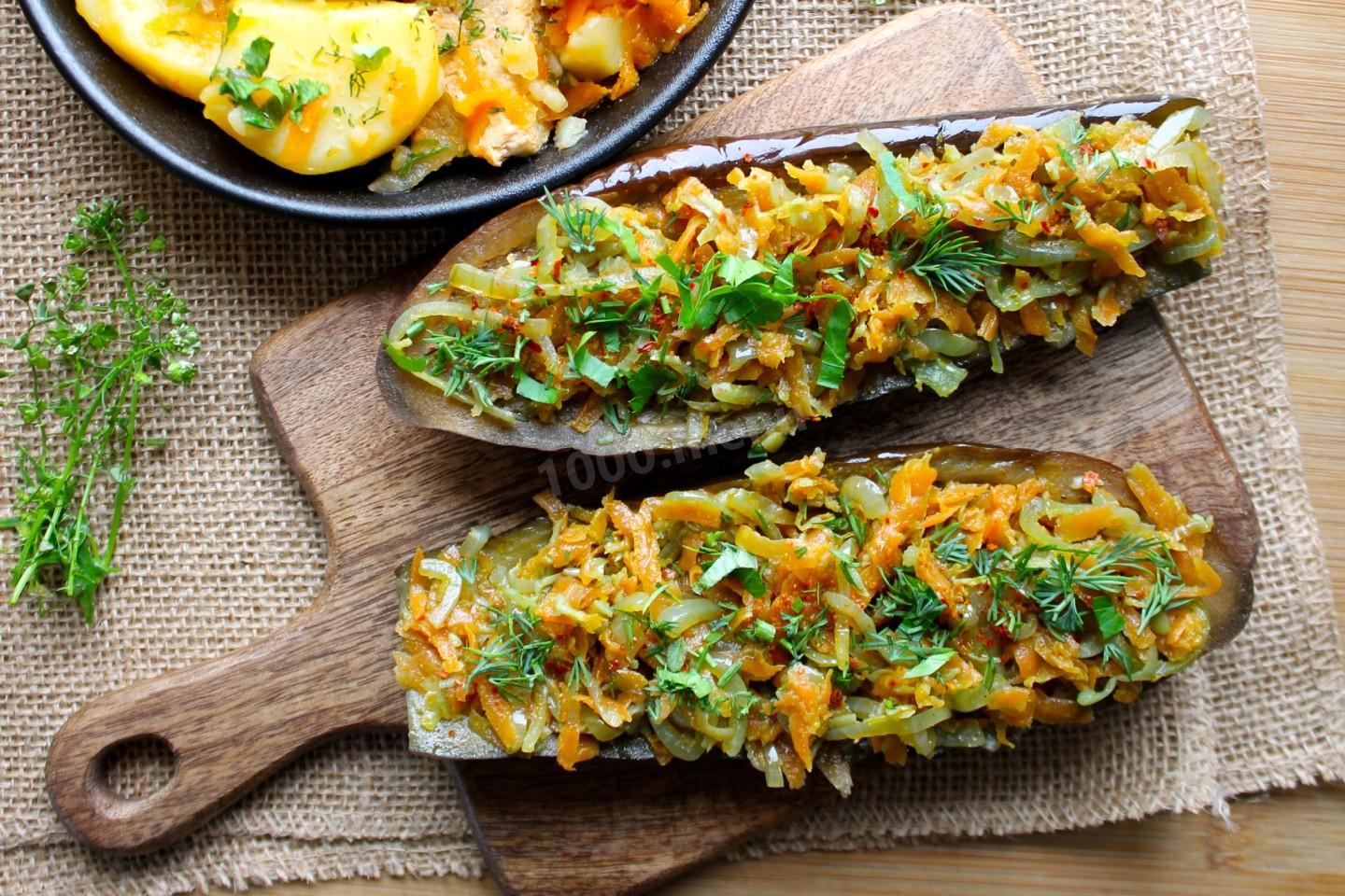 Шаг 13. Как подать вкусные квашеные баклажаны фаршированные морковью, чесноком и луком?