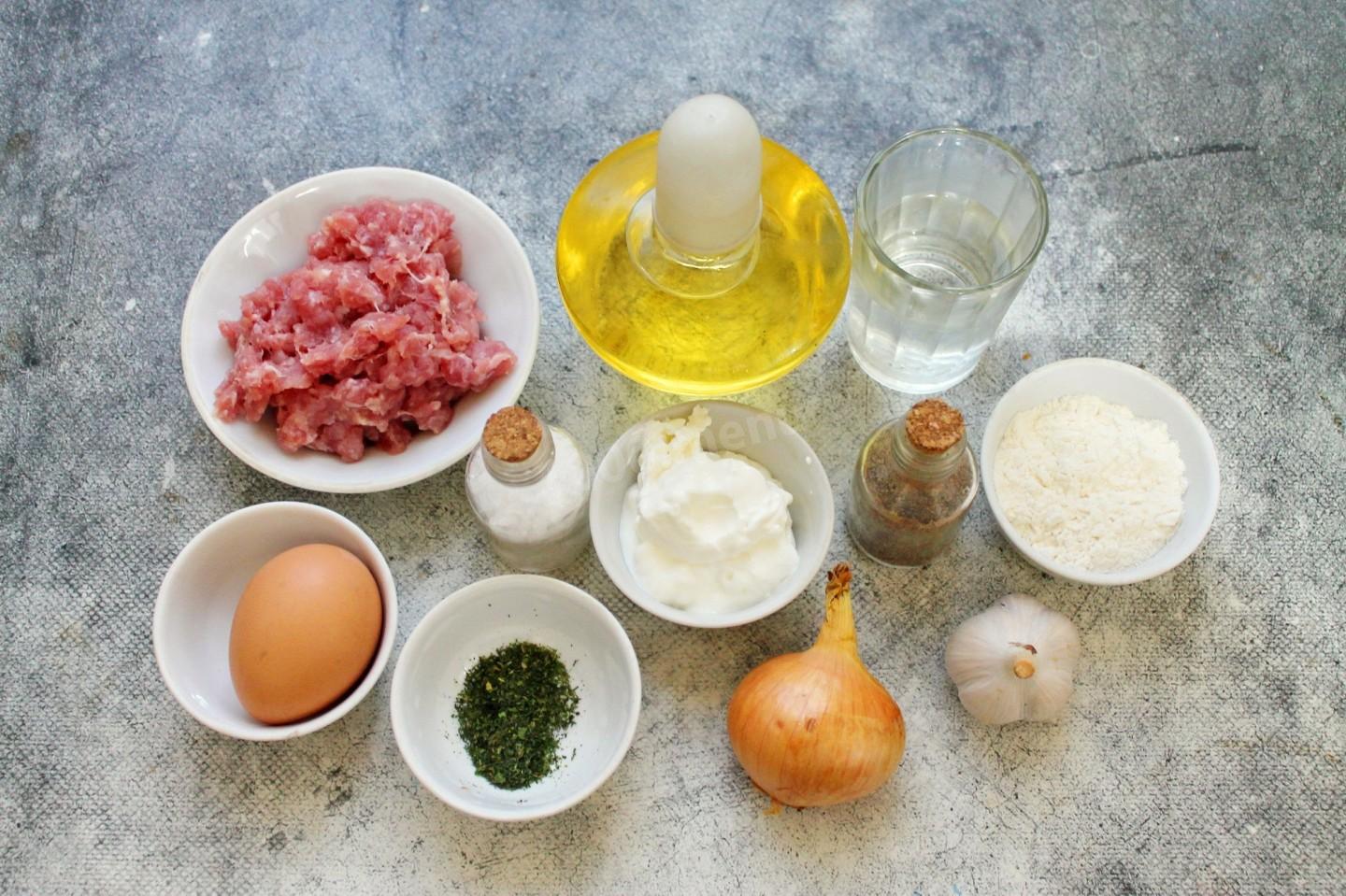 Шаг 1. Как сделать пермские пирожки посикунчики на воде и сметане с мясом в домашних условиях?